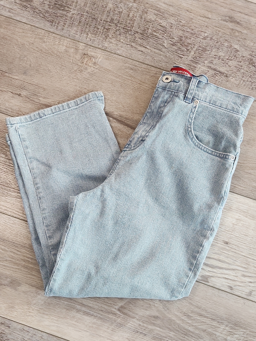 Gloria Vanderbilt Light Wash Pinstripe Capri Jeans